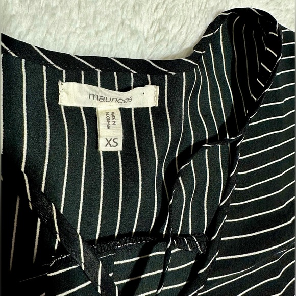 Maurices Black and White Striped Short Sleeve Shirt size Medium - Picture 8 of 8